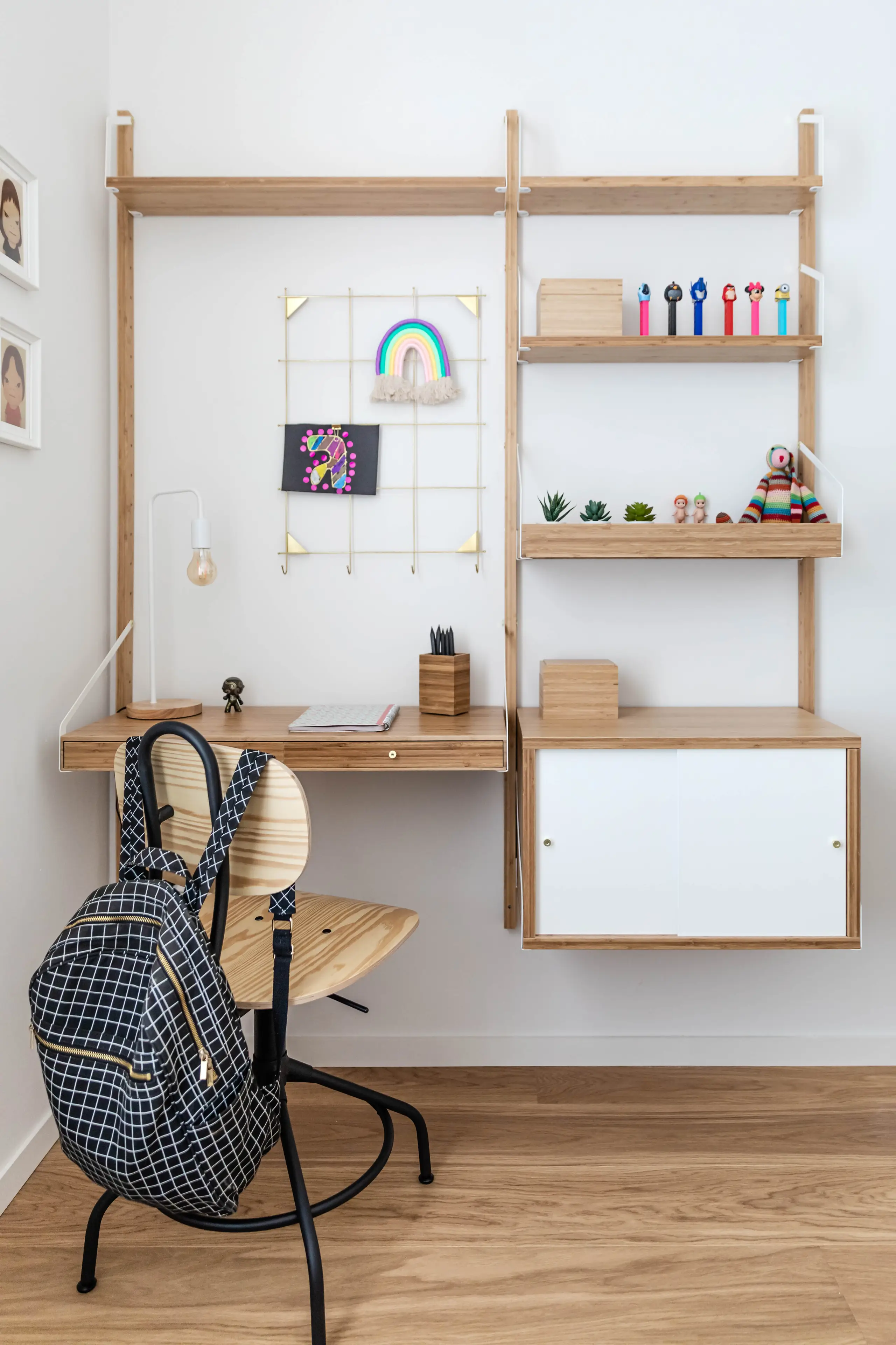 Children's desk in oak with a pinboard and shelves